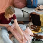 Packen wie ein Profi: Eva Manshausen zeigt, wie cleveres Kofferpacken Platz und Nerven spart